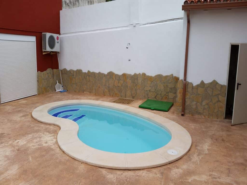 Piscina de fibra de vidrio Riñón modelo R50